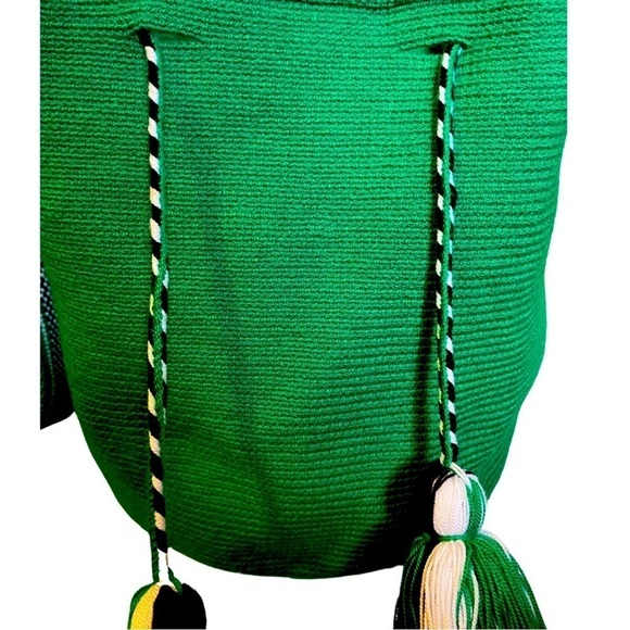 Mochilas Wayuu Handmade Crouched Colombian Green Black White Tassel Crossbody - Picture 4 of 7